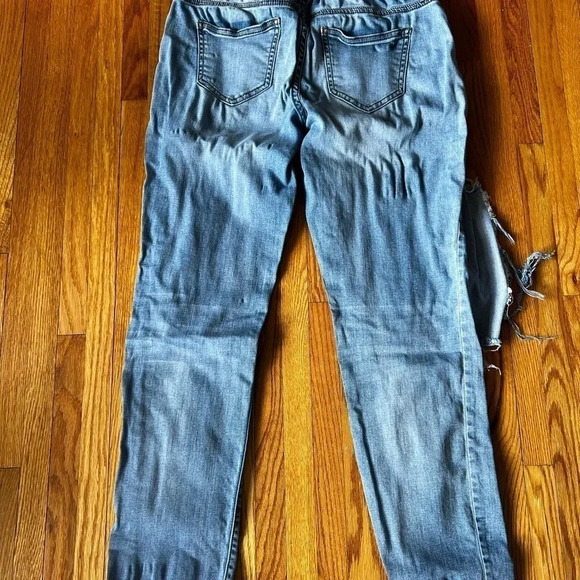 Maurices distressed jeans - Picture 5 of 7